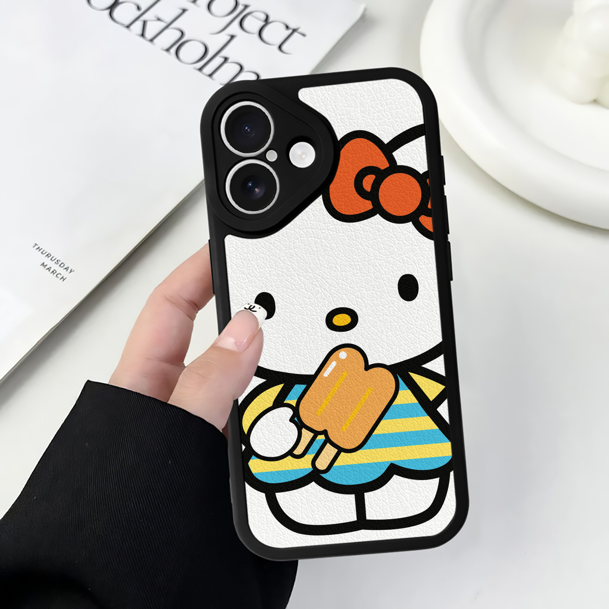 （画像用） Hello Kitty ハローキティ 【iPhone 16シリーズ対応】シリコンスマホケース（レザー調） 材質：シリコン